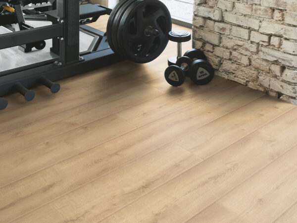 LIVING PLANK OAK ELEGANTE LAMINATE FLOORING AC4
