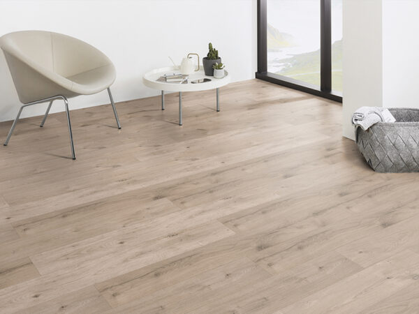 LIVING PLANK OAK MADERA LAMINATE FLOORING AC4