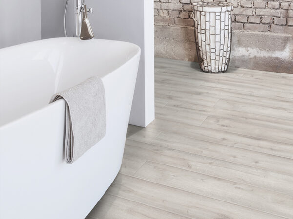 LIVING PLANK OAK VIENTO LAMINATE FLOORING AC4