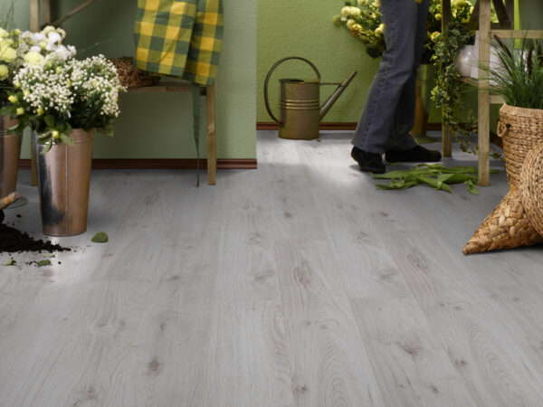 EXCEL PLANK POLAR OAK LAMINATE FLOORING AC4