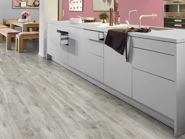MAMMUT PLUS WIDE LONG PLANK HIGHLAND OAK SILVER LAMINATE FLOORING AC5