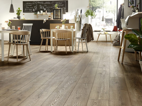 MAMMUT PLUS WIDE LONG PLANK MOUNTAIN OAK BROWN LAMINATE FLOORING AC5
