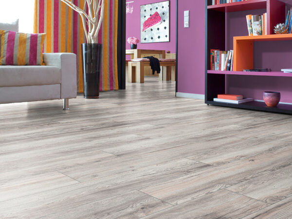 ROBUSTO PLANK HARBOUR OAK WHITE LAMINATE FLOORING AC5