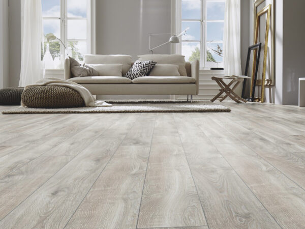 MAMMUT LONG PLANK HIGHLAND OAK SILVER LAMINATE FLOORING AC5