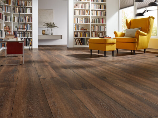 ROBUSTO PLANK PREMIUM OAK BROWN LAMINATE FLOORING AC5