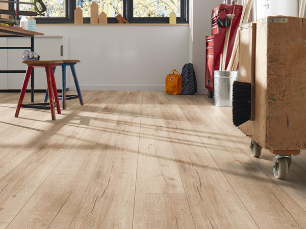 ROBUSTO PLANK RIP OAK NATURE LAMINATE FLOORING AC5