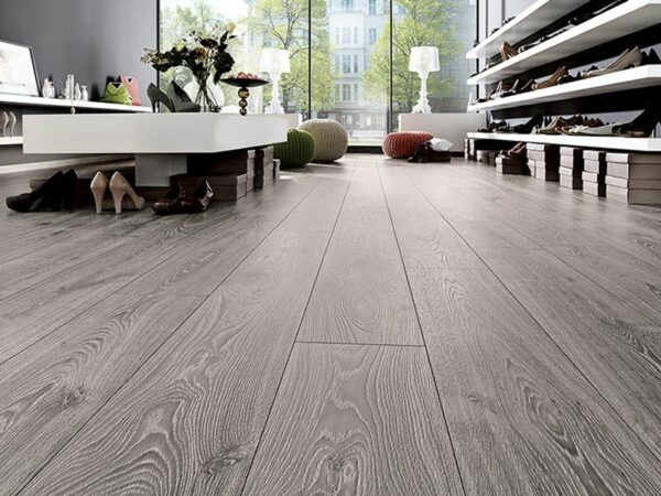 ROBUSTO PLANK TIMELESS OAK GREY LAMINATE FLOORING AC5