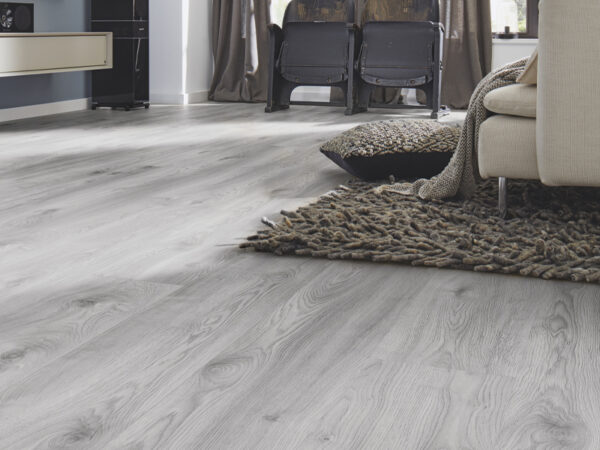 SQUARE EDGE PLANK SUMMER OAK LIGHT GREY LAMINATE FLOORING AC3