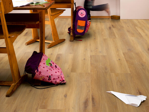 DYNAMIC PLUS PLANK CARLTON OAK LAMINATE FLOORING AC4