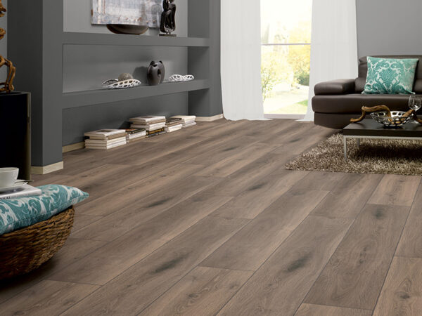 DYNAMIC PLUS PLANK DERBY OAK LAMINATE FLOORING AC4