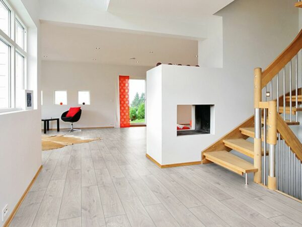 DYNAMIC PLUS PLANK NORDIC OAK LAMINATE FLOORING AC4