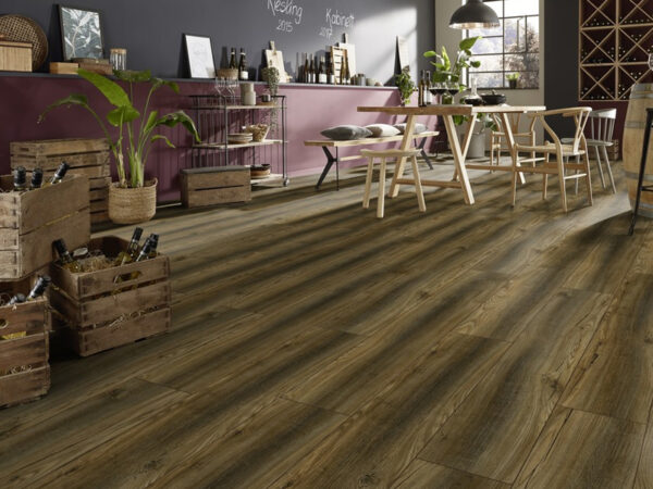 DYNAMIC PLUS PLANK PORT OAK LAMINATE FLOORING AC4
