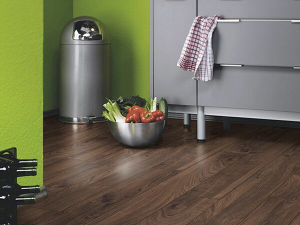 DYNAMIC PLUS PLANK SMOKED OAK LAMINATE FLOORING AC4