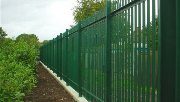 PALISADE FENCING - Image 9