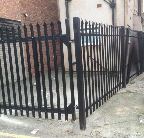 PALISADE FENCING - Image 2