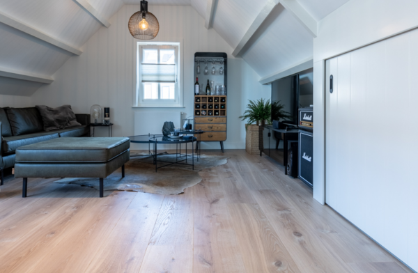 RENAISSANCE OAK BRAMANTE PLANED EXTRA WHITE OIL/WAX DSC ENGINEERED FLOORING - Image 2