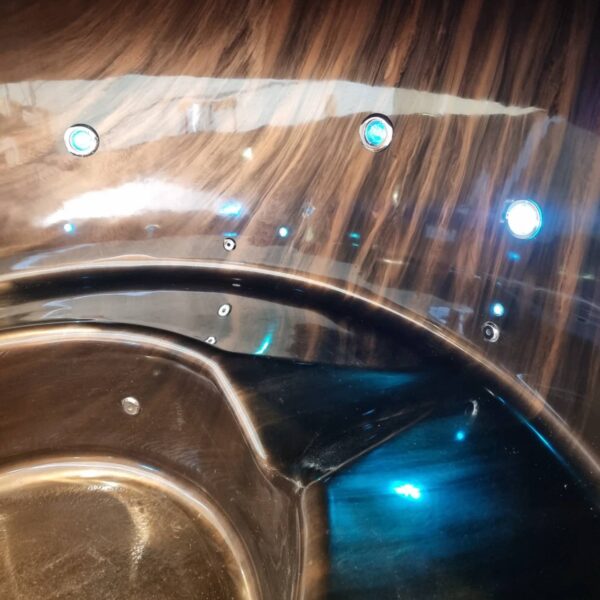 Acrylic hot tub with external heater - Image 14