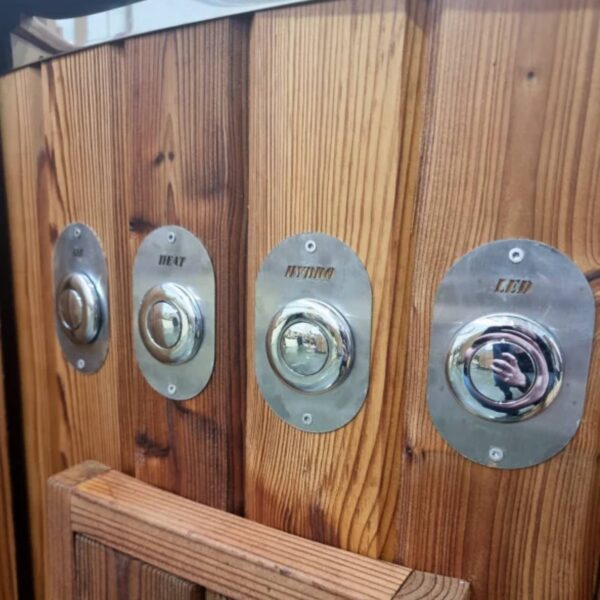 Acrylic hot tub with integrated heater - Image 17