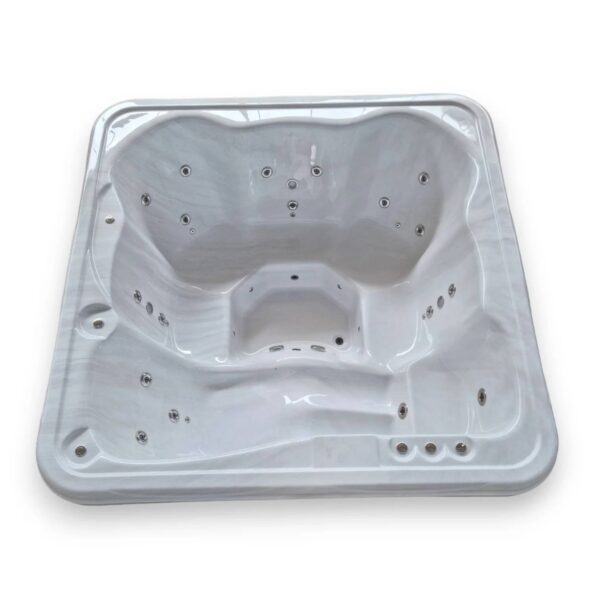 Acrylic square hot tub with external heater - Image 8