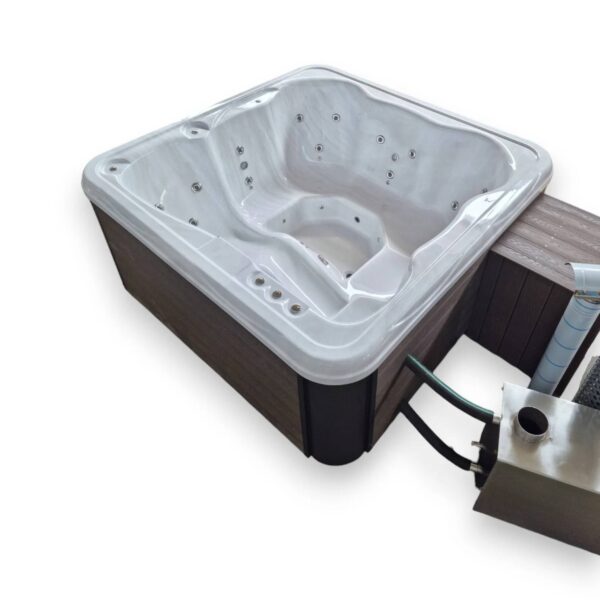 Acrylic square hot tub with external heater - Image 12
