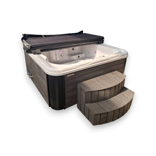 Acrylic square hot tub with external heater - Image 16