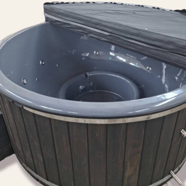 Fibreglass hot tub with external heater - Image 16