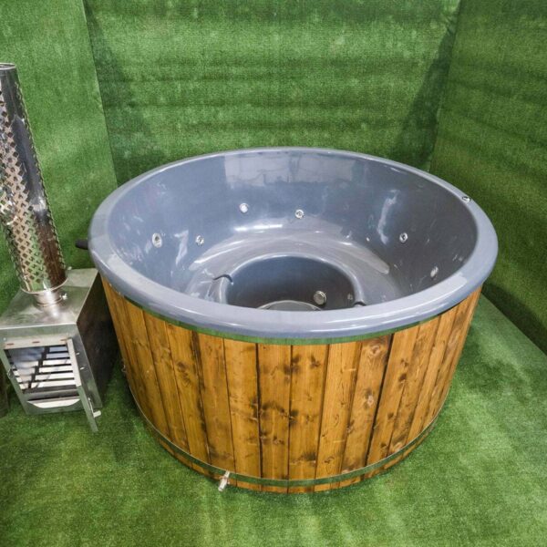 Fibreglass hot tub with external heater - Image 18