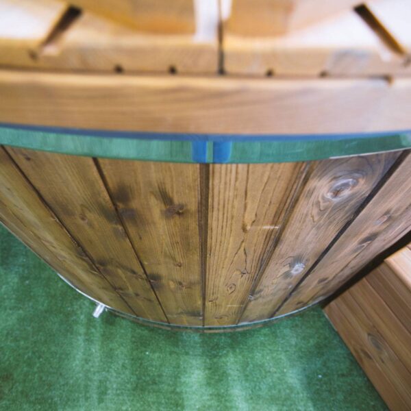 Fibreglass hot tub with external heater - Image 25