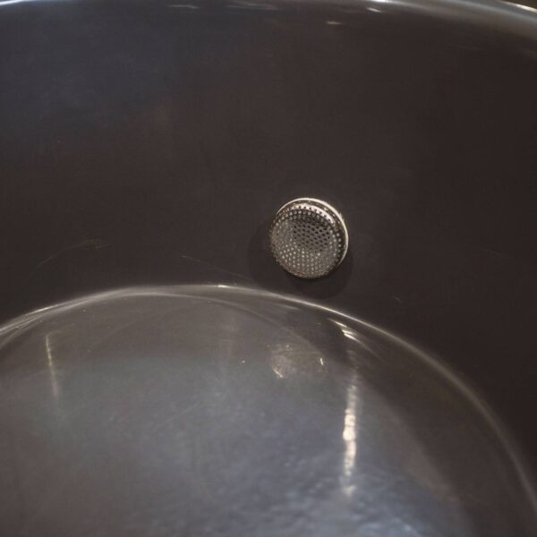 Fibreglass hot tub with external heater - Image 28