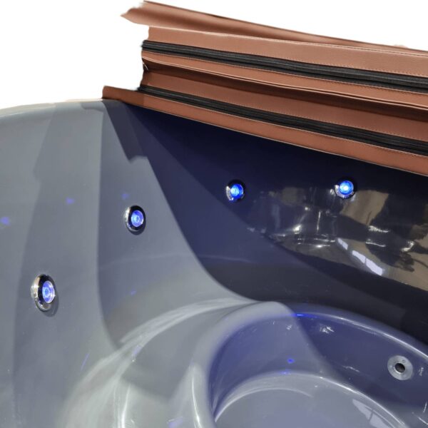 Fibreglass hot tub with integrated heater - Image 6