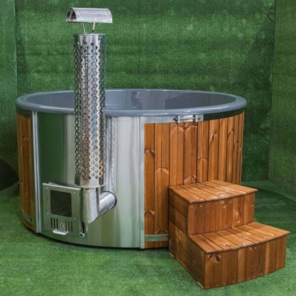 Fibreglass hot tub with integrated heater - Image 17