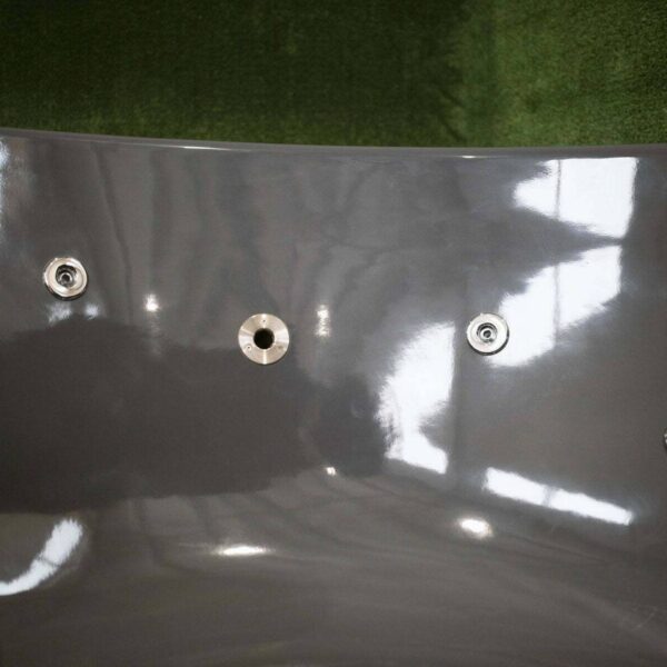 Fibreglass hot tub with integrated heater - Image 19