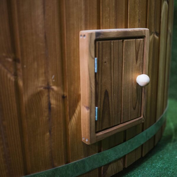 Fibreglass hot tub with integrated heater - Image 26